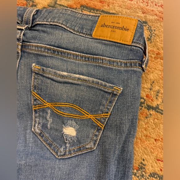 Girls Abercrombie Ripped Distressed Jeans Size 12 Slim - Picture 6 of 6